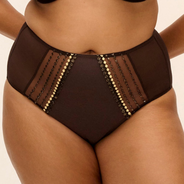 Brun maxitrosa med fina prickar i guld lurex.